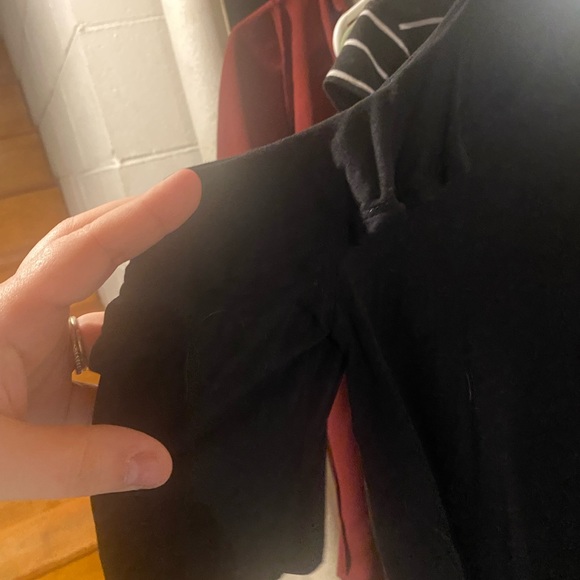 Black open hole top on the shoulders - Picture 2 of 3